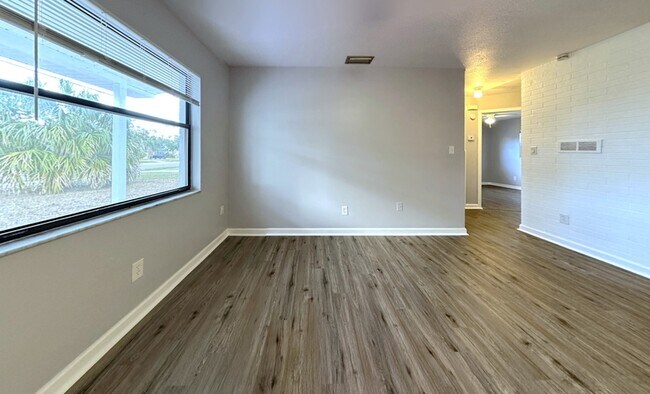 Building Photo - 758 62nd Ave N