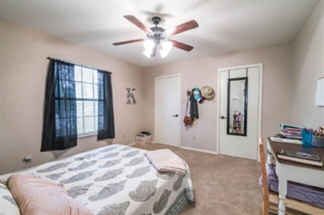 Building Photo - 2 Bed/2 Bath