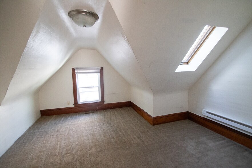 Building Photo - 322 E Mifflin St
