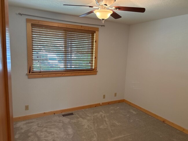 Building Photo - Single Story Home Near NW Crossing
