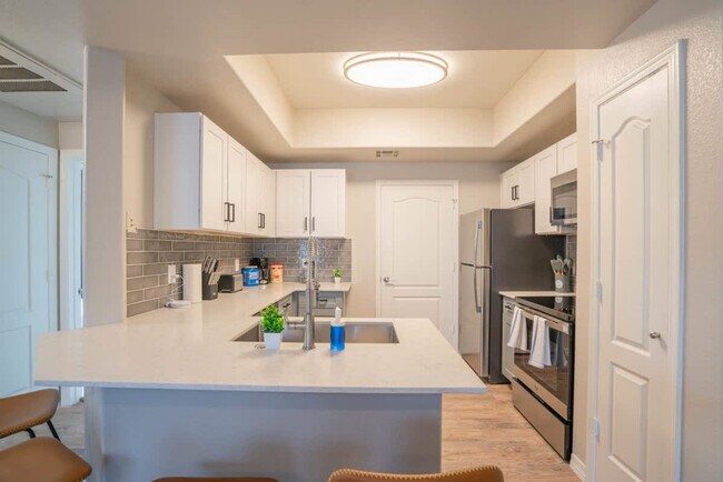 Building Photo - 10 W Minnezona Ave