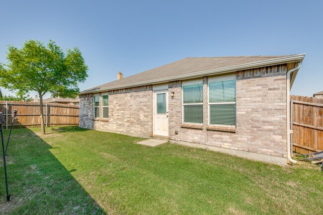 Building Photo - 1413 Lone Pine Dr