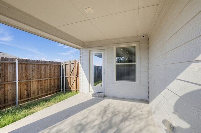 Building Photo - 116 Sir Barton Ln