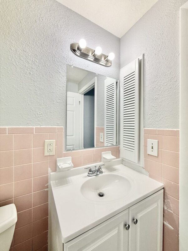 Building Photo - 3403 Palm Dr