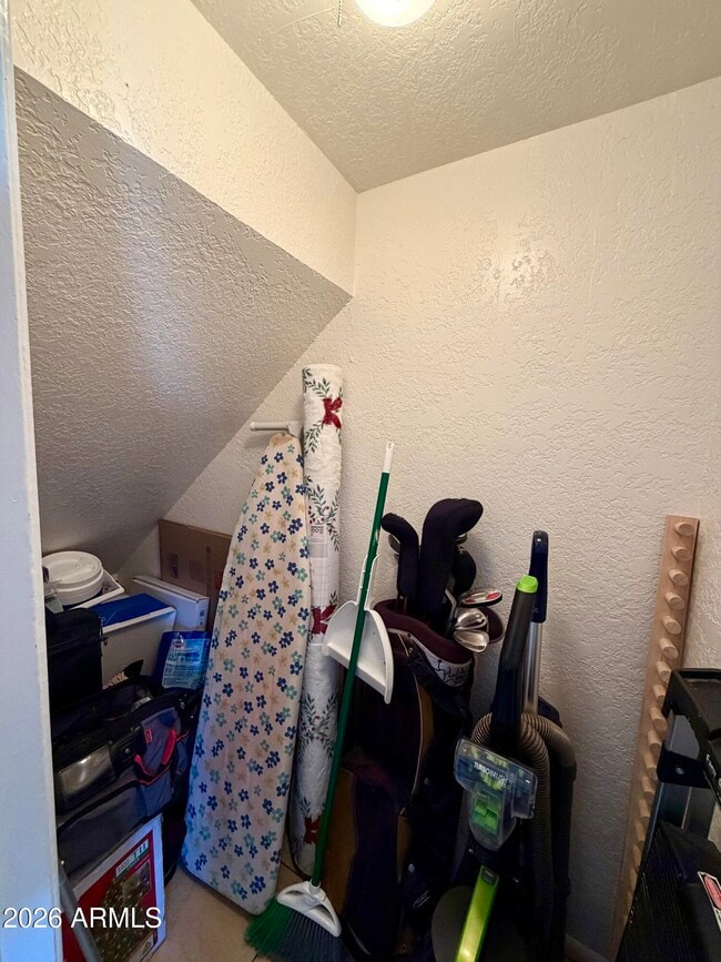 Building Photo - 1510 E 26th Ln