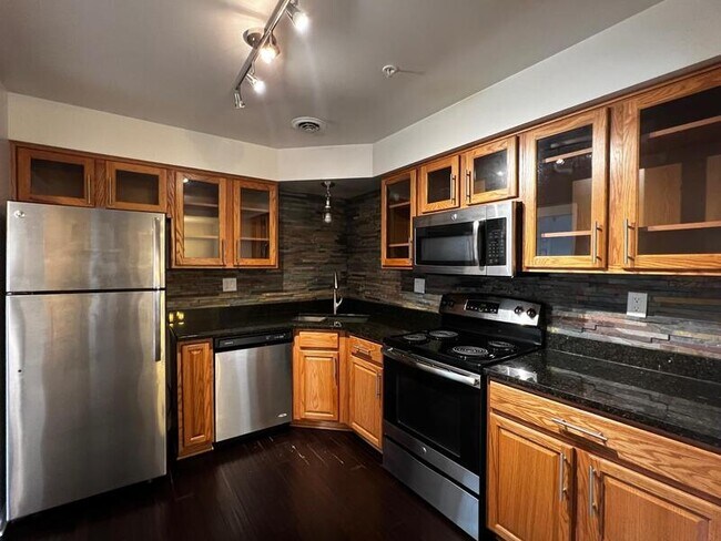 Building Photo - 2045 W 45th St