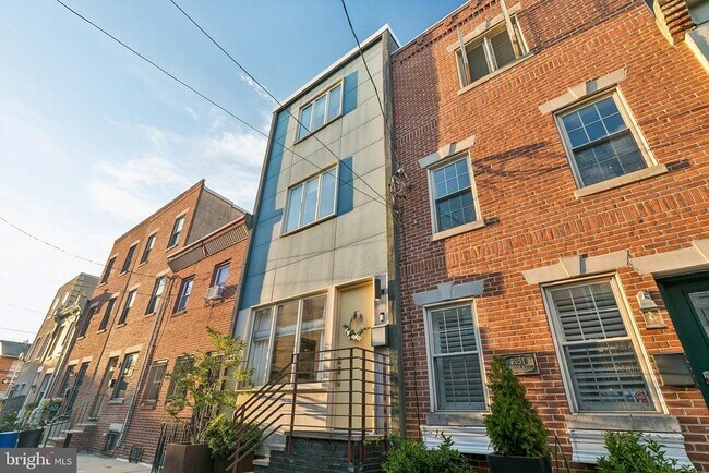 Building Photo - 2053 Pemberton St