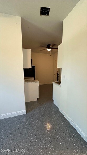 Building Photo - 2167 Della Dr