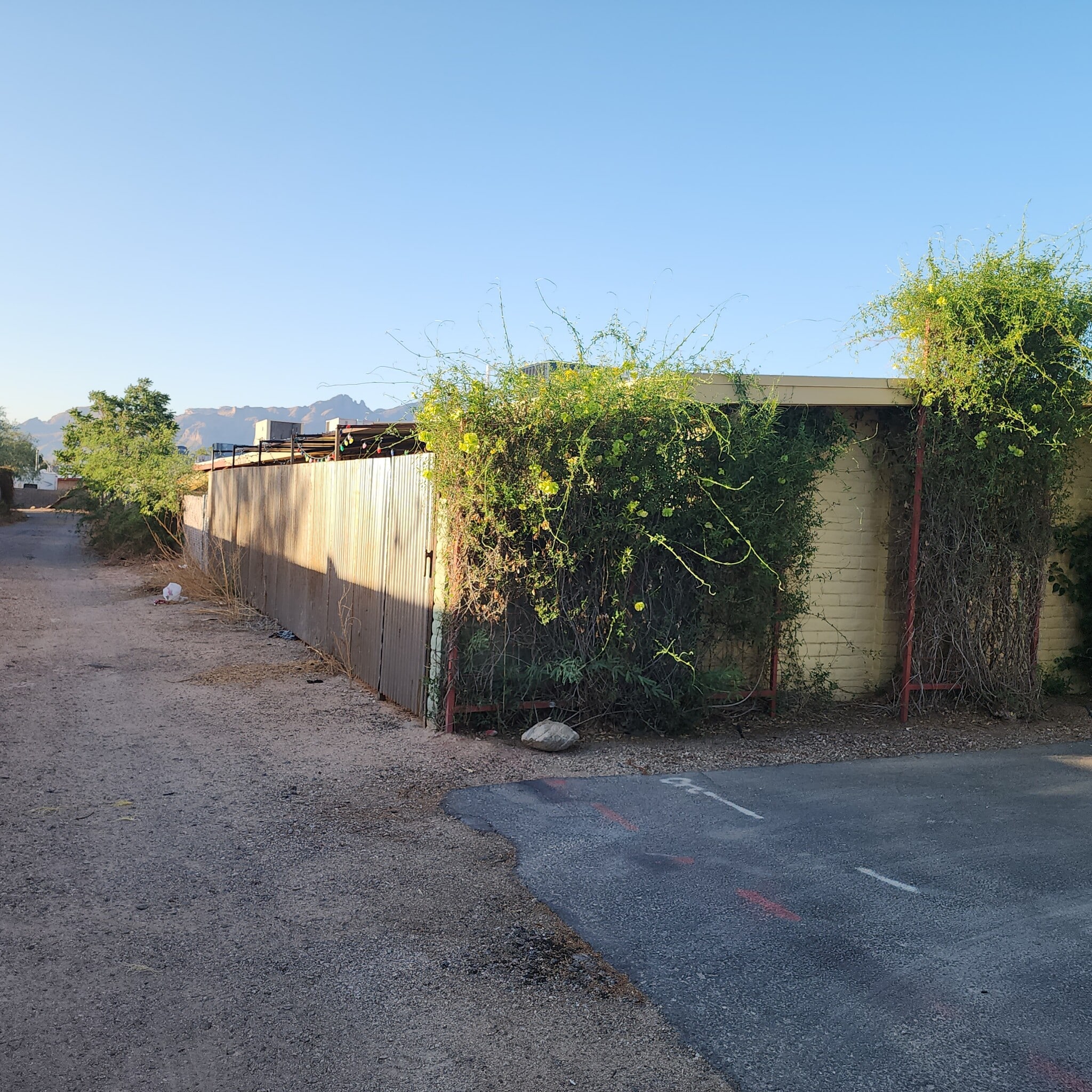 Building Photo - 3001 E Blacklidge Dr