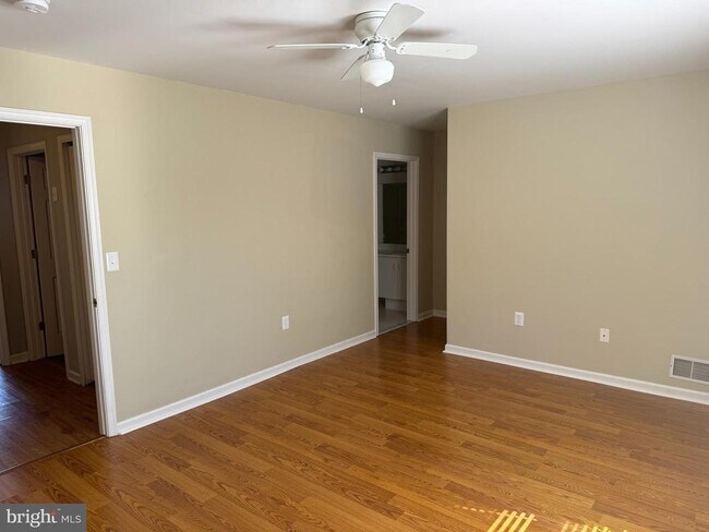 Building Photo - 18 Lighthouse Ct