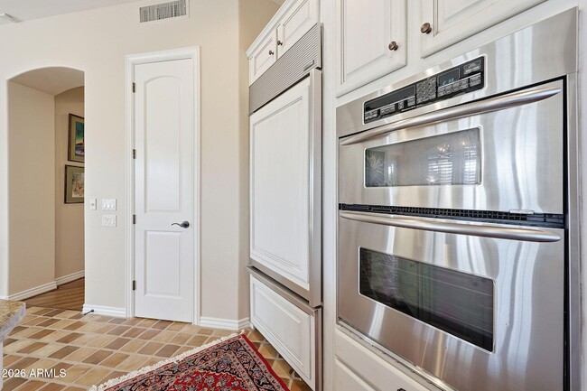 Building Photo - 8891 E Mountain Spring Rd