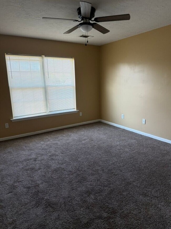Building Photo - 4 Bedroom