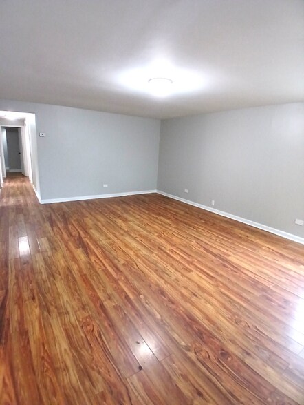 Building Photo - 3208 Nelson Ave
