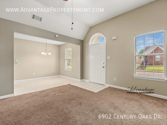 Building Photo - 6902 Century Oaks Dr