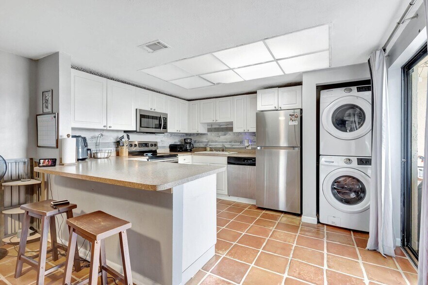 Building Photo - 1586 Shaker Cir