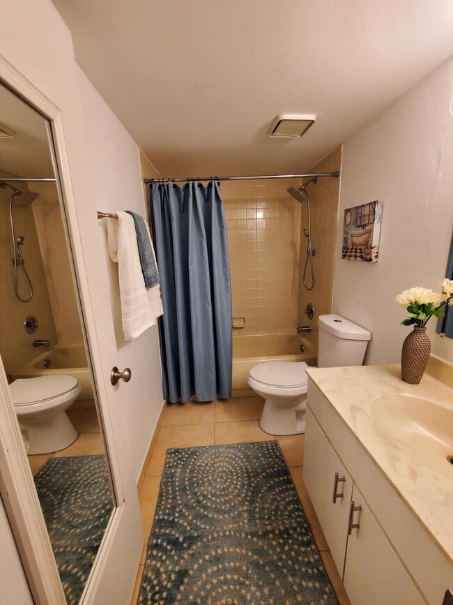 Building Photo - 2445 SW 22nd Ave