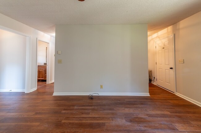 Building Photo - 112 Wickham Square