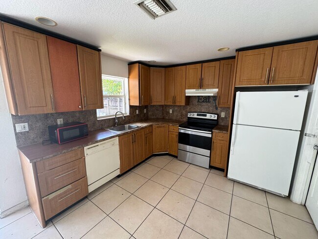 Building Photo - 2380 Saranac Ave