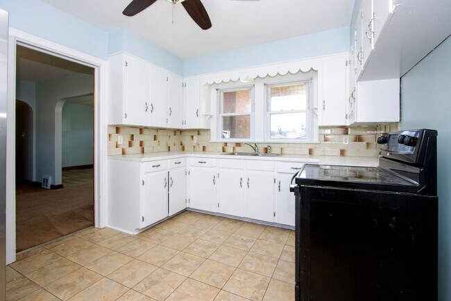 Building Photo - Four Bedroom Single-Family Home