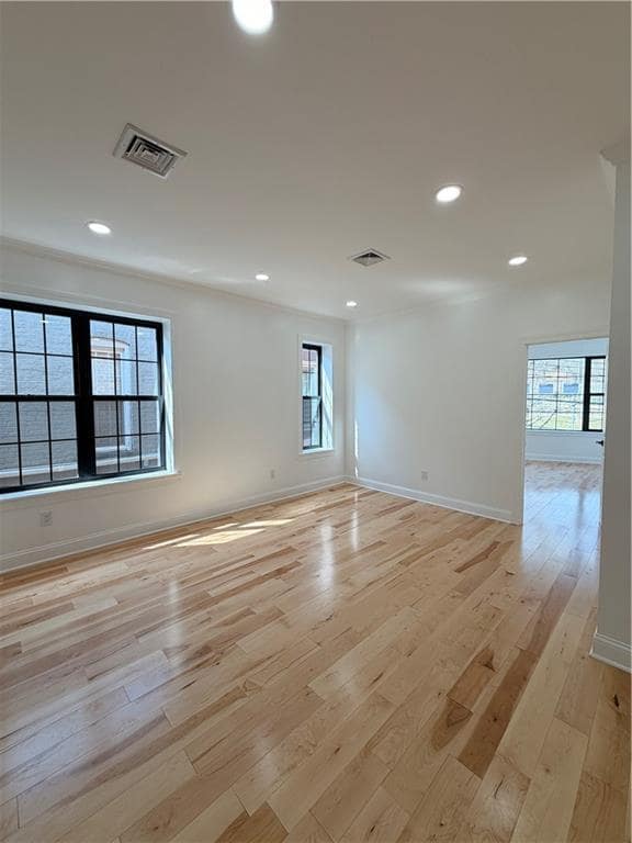 Building Photo - 550 Jamaica Ave