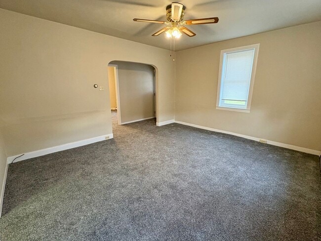 Building Photo - 220 Hill St