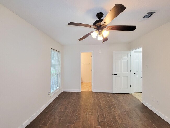 Building Photo - 10010 Sagecanyon Dr