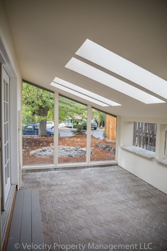 Building Photo - Single Level Home in Bend!