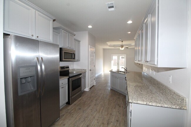 Building Photo - Coming Soon! Pet-Friendly 3-Bed Home with ...