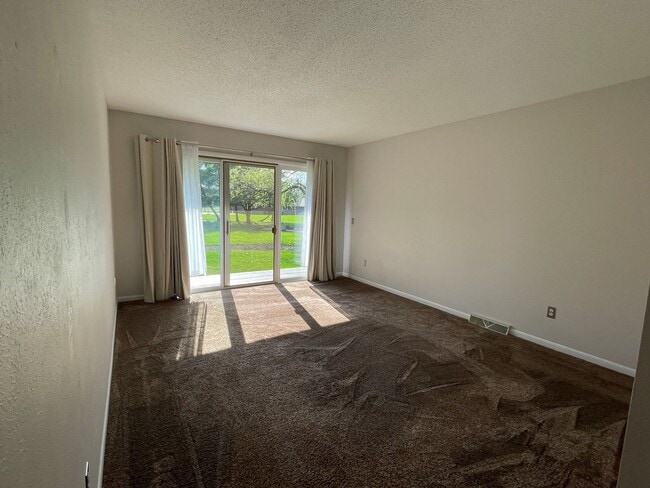 Building Photo - For Lease / Rent