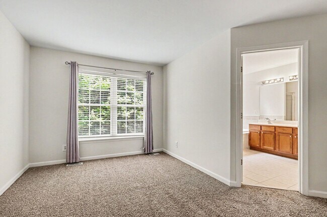 Building Photo - $2,295/Month | 3 Bed | 2.5 Bath | End-Unit Townhome in Belmont at Carmel Church | New HVAC | Wood...