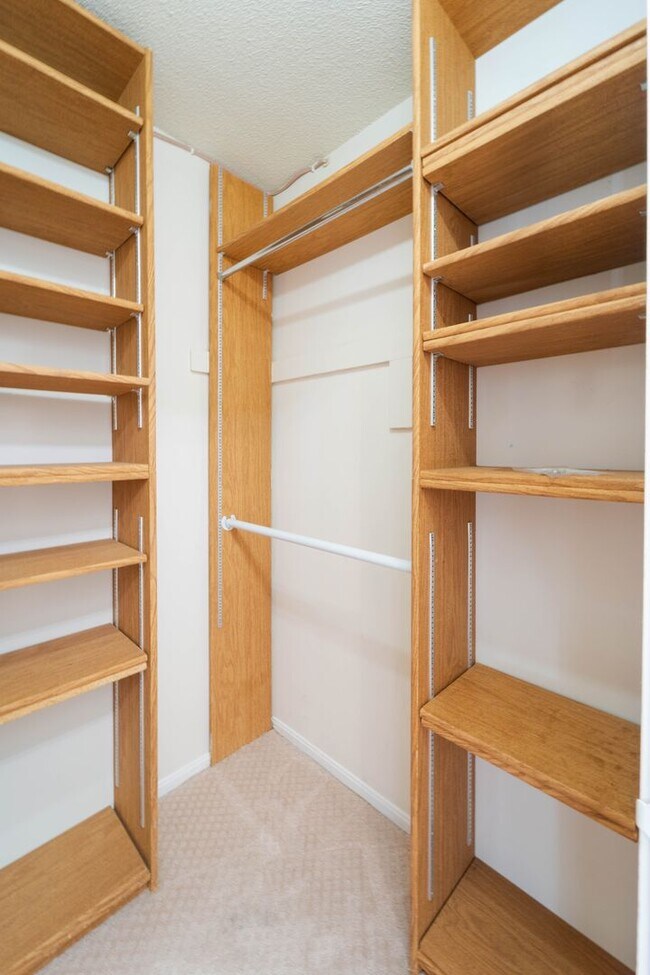 Building Photo - 8370 Greensboro Dr