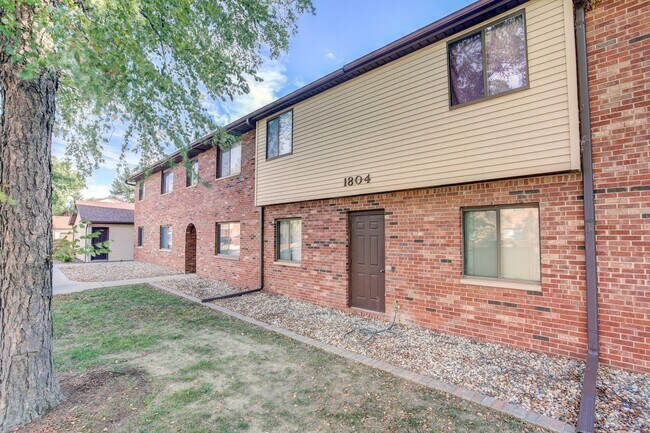 Building Photo - 1804 Oliver Dr