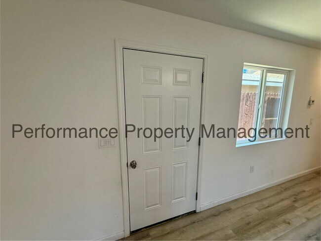 Building Photo - 1417 Oregon St