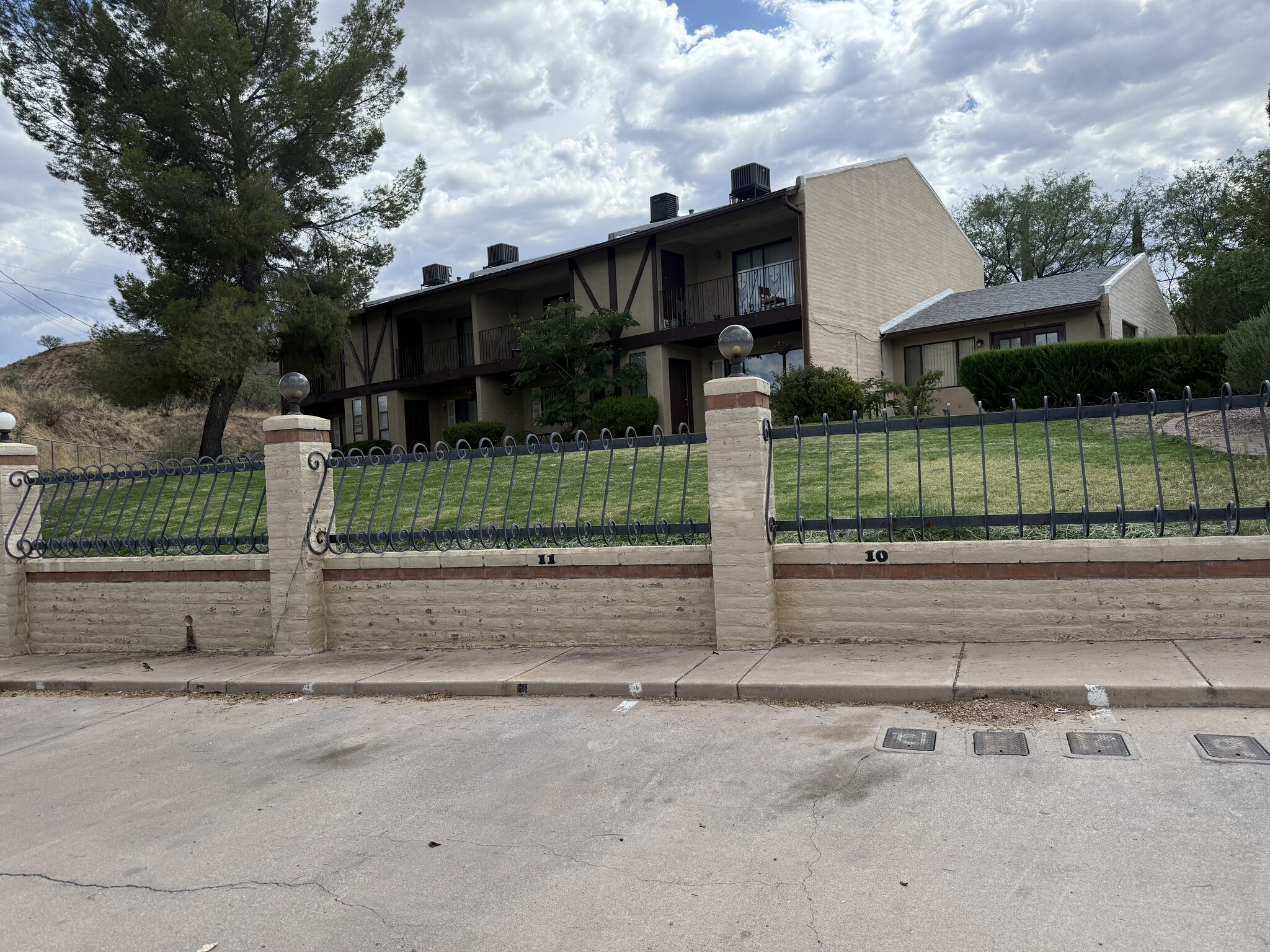 Building Photo - 797 W Mesa Verde Dr