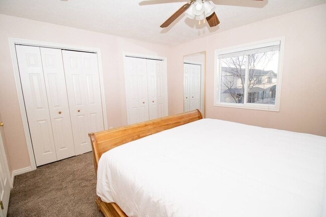 Building Photo - 592 Sunflower Rd