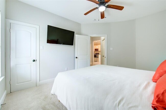 Building Photo - 3805 Shelby Cir