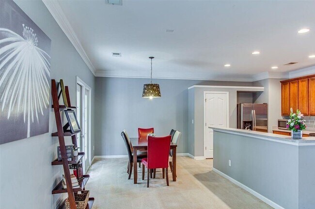 Building Photo - Charming 3 bedroom, 2.5 bath home located in the Lismore Park community.