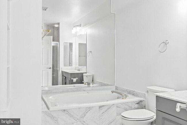 Building Photo - 100 Harborview Dr