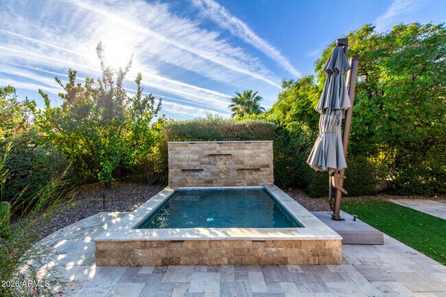 Building Photo - 12725 W Dale Ln