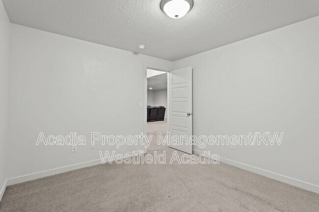 Building Photo - 298 Old Farm Ln