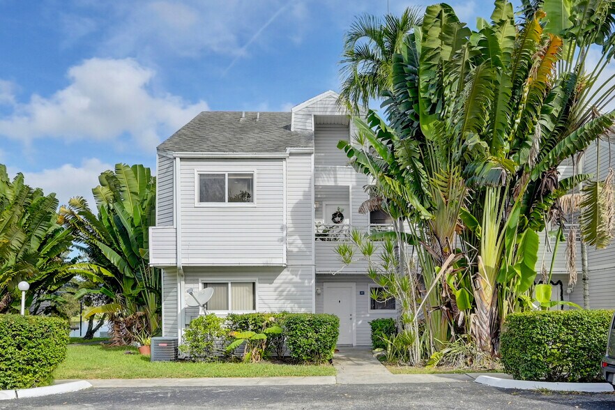 Building Photo - 3453 NW 44th St