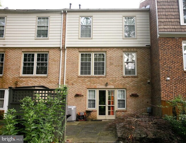 Building Photo - 1724 Dana St