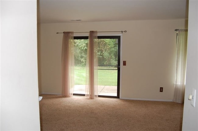 Building Photo - 200 Briarcrest Dr