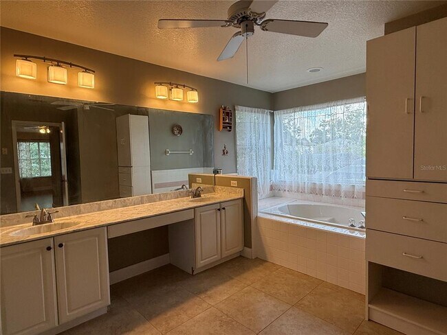 Building Photo - 1373 Foxforrest Cir