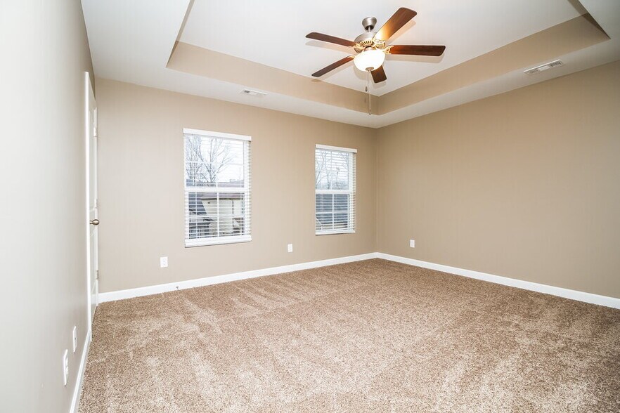 Building Photo - 2232 Dale View Dr