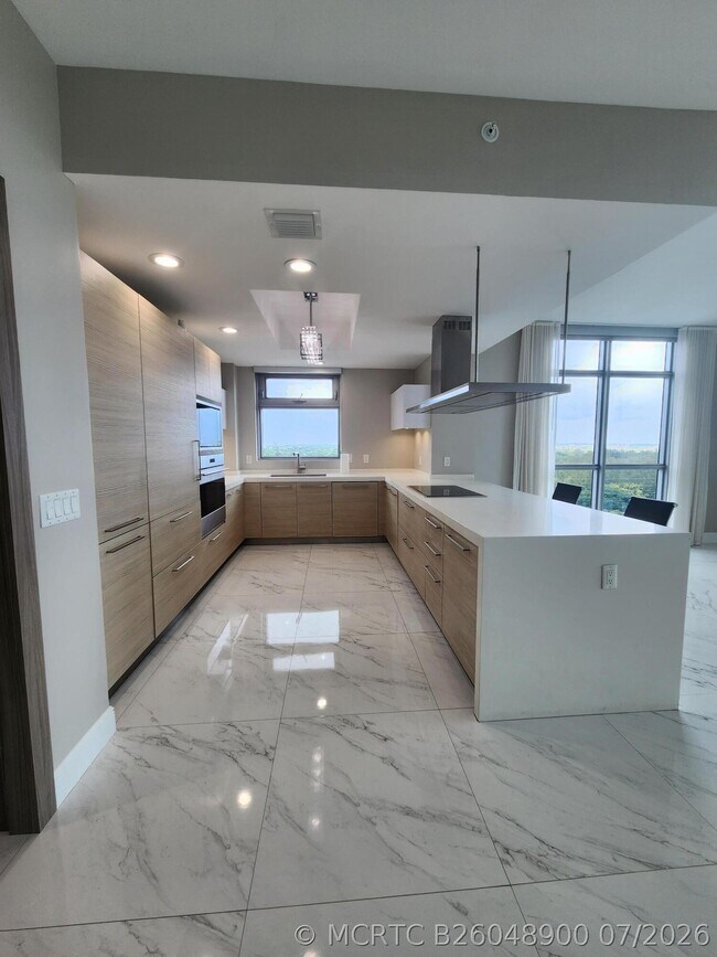 Building Photo - 17301 Biscayne Blvd