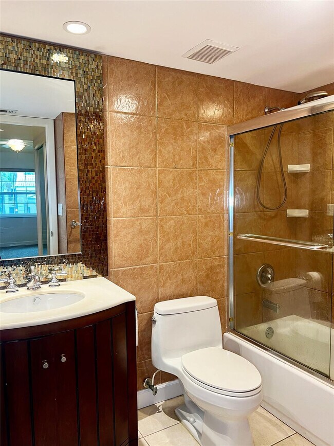 Building Photo - 2850 N Oakland Forest Dr