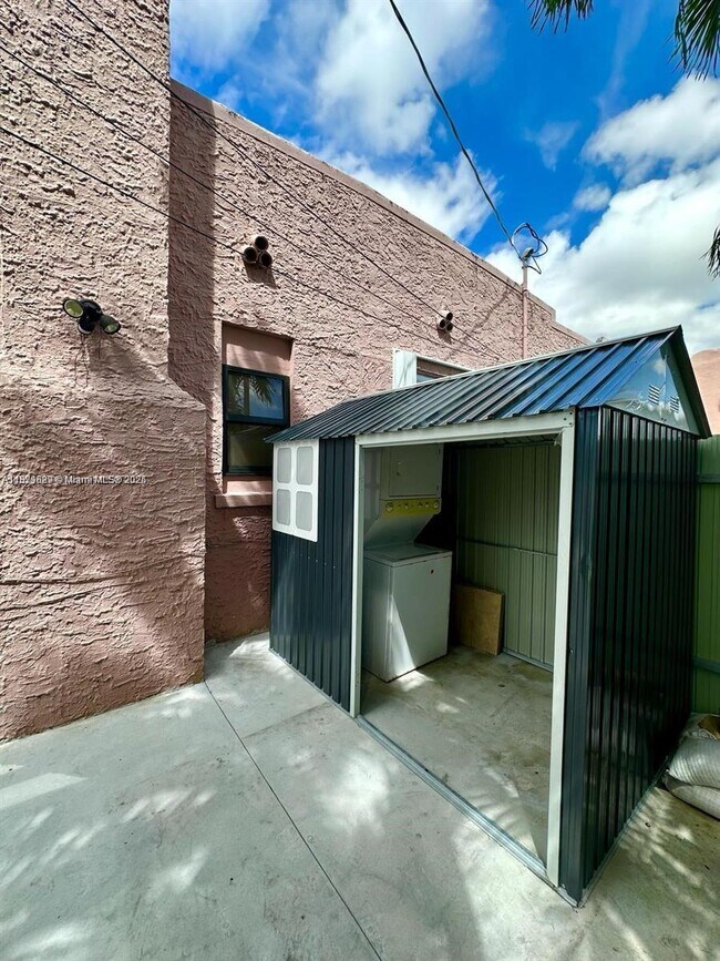 Building Photo - 1773 NW 19th St