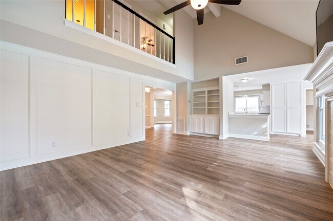 Building Photo - 15411 Woodcote Ct