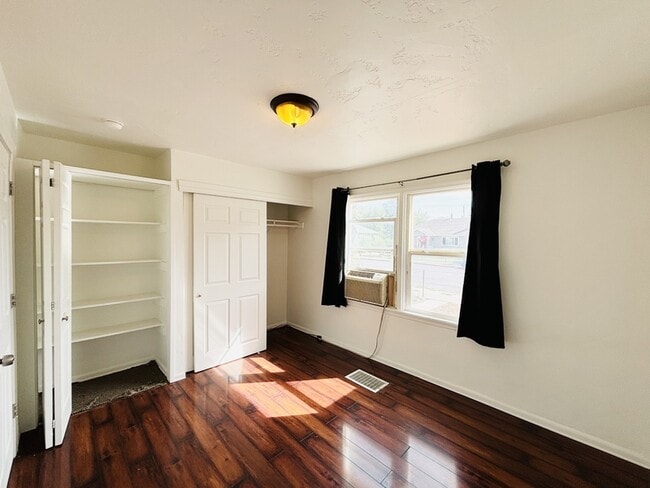 Building Photo - 119 E Leslie Ave